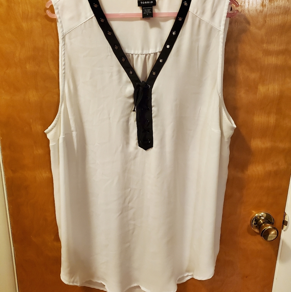 Sleeveless blouse